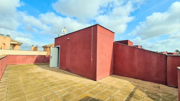 Foto 1 de Casa adosada en venta en Polígono Santa Ana de 3 habitaciones con terraza y piscina