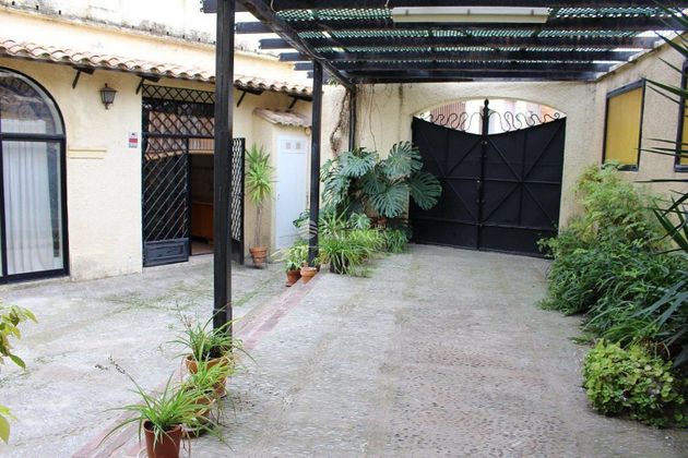 Foto 2 de Casa en venta en calle Joanot Martorell de 7 habitaciones con terraza y garaje