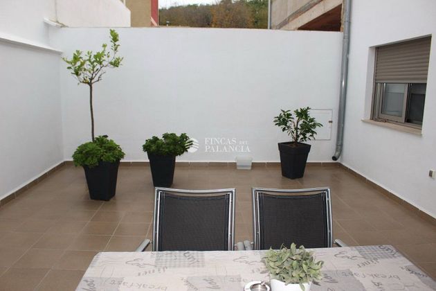Foto 2 de Casa en venda a calle Matías Lorente de 4 habitacions amb terrassa i garatge