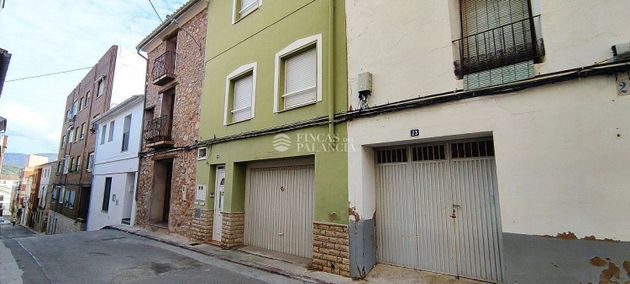 Foto 2 de Casa en venta en calle Calvario de 4 habitaciones con garaje y aire acondicionado
