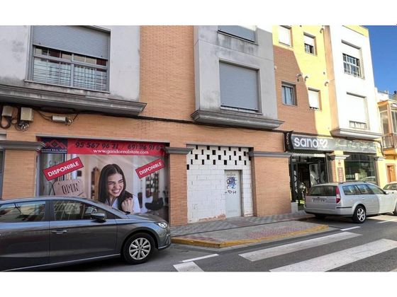 Foto 2 de Local en venta en avenida Los Pirralos de 275 m²