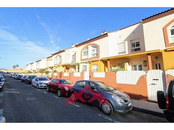 Foto 1 de Venta de casa en calle Fenicios de 5 habitaciones con terraza y garaje