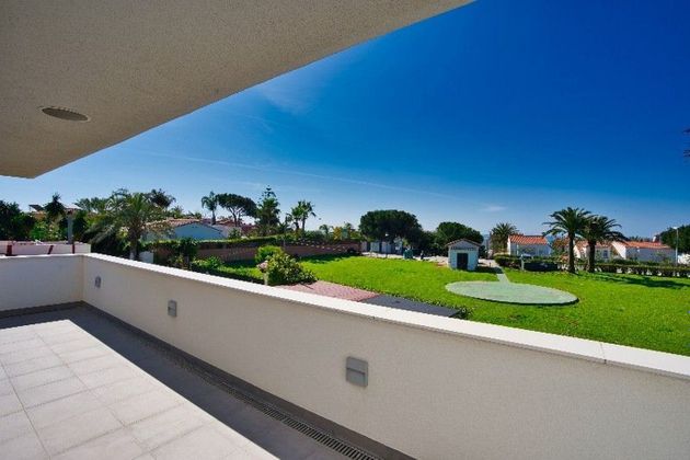 Foto 1 de Casa adossada en venda a urbanización Marbesa de 5 habitacions amb terrassa i piscina