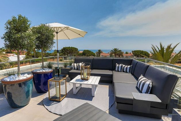 Foto 2 de Casa adossada en venda a urbanización Marbesa de 5 habitacions amb terrassa i piscina