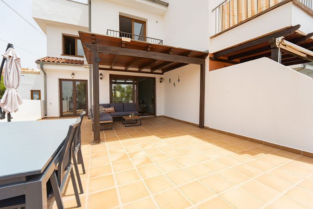 Foto 1 de Casa en venta en calle El Castaño de 4 habitaciones con terraza y piscina