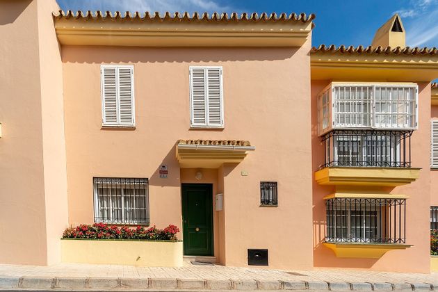 Foto 2 de Casa adosada en venta en calle Federico Martin Bahamonte de 3 habitaciones con terraza y piscina