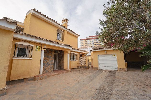 Foto 1 de Chalet en venta en calle Cornisa de 3 habitaciones con terraza y piscina