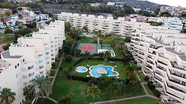 Foto 1 de Pis en venda a calle Brigitte Bardot de 3 habitacions amb terrassa i piscina