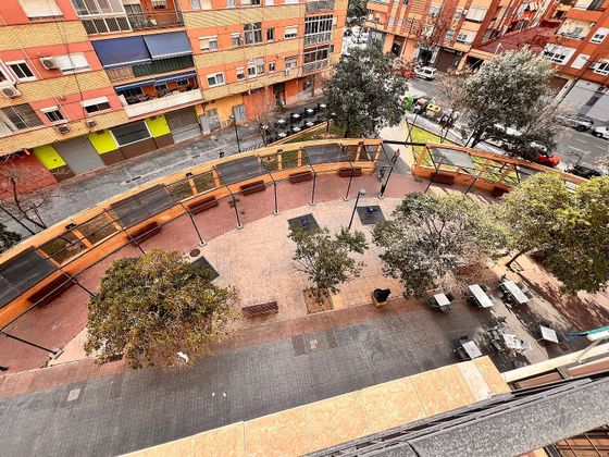 Foto 1 de Venta de piso en calle De L'alcalde Gurrea de 4 habitaciones con balcón y ascensor