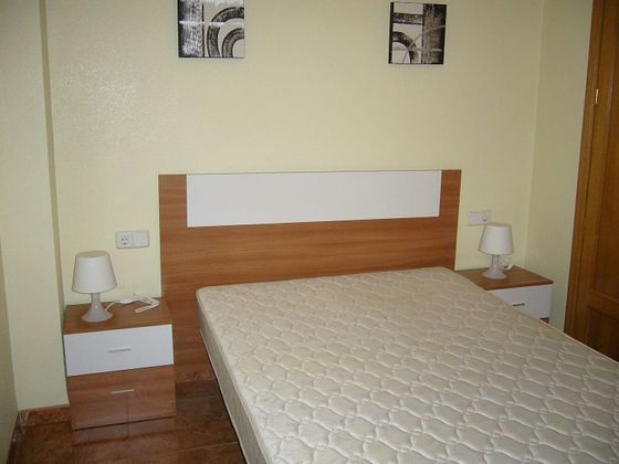 Foto 1 de Alquiler de piso en Centro - Murcia de 1 habitación con muebles y balcón