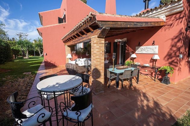 Foto 2 de Venta de chalet en Mairena del Alcor de 4 habitaciones con terraza y piscina