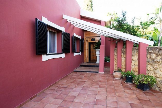 Foto 1 de Venta de chalet en Mairena del Alcor de 4 habitaciones con terraza y piscina