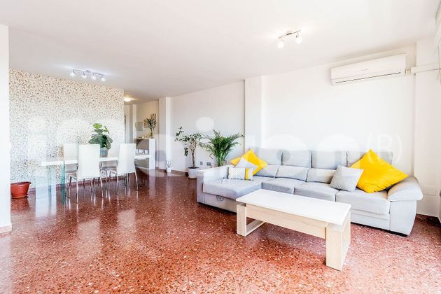 Foto 2 de Pis en venda a Montequinto de 3 habitacions amb terrassa i piscina