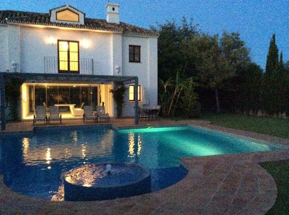 Foto 2 de Xalet en venda a urbanización Guadalmina Baja de 6 habitacions amb terrassa i piscina