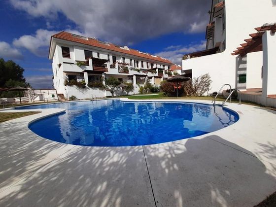 Foto 1 de Venta de piso en calle Sierra Bermeja de 3 habitaciones con terraza y piscina