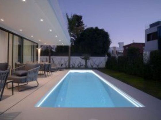 Foto 2 de Venta de chalet en calle Rio Verde de 4 habitaciones con terraza y piscina