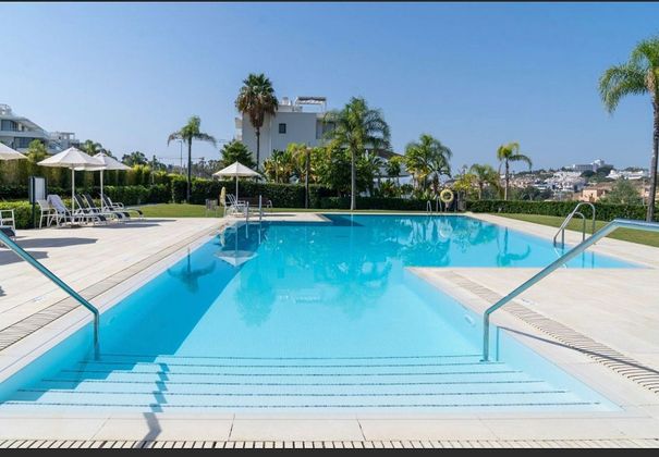 Foto 1 de Dúplex en venta en urbanización Cataleya Phase de 3 habitaciones con terraza y piscina