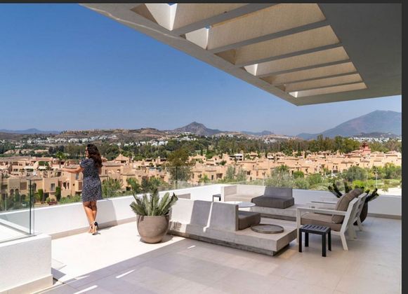 Foto 2 de Dúplex en venta en urbanización Cataleya Phase de 3 habitaciones con terraza y piscina