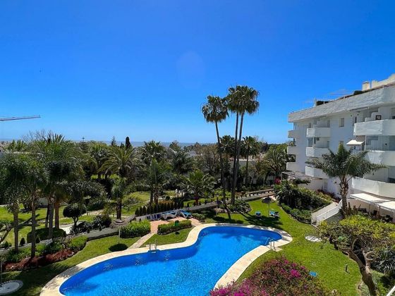 Foto 1 de Pis en lloguer a urbanización Marbella Real de 2 habitacions amb terrassa i piscina