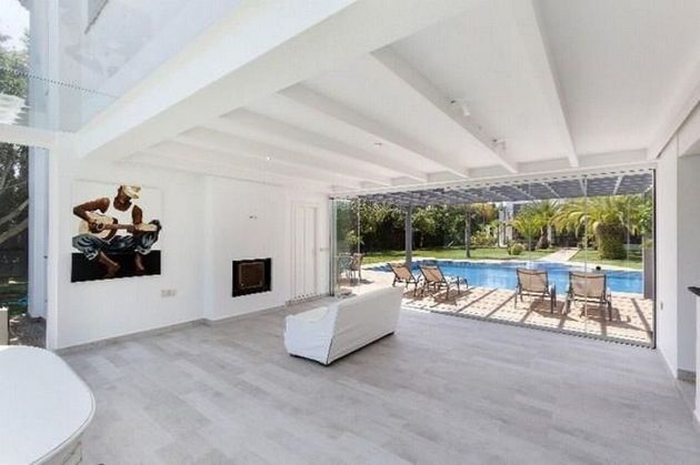 Foto 2 de Chalet en alquiler en urbanización Guadalmina de 6 habitaciones con terraza y piscina