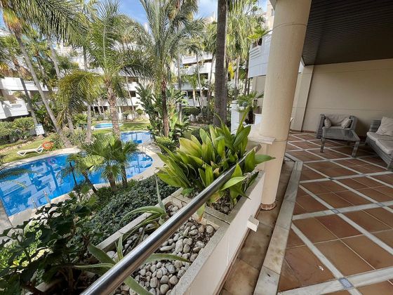 Foto 1 de Alquiler de piso en urbanización Fuentes de Aloha de 3 habitaciones con terraza y piscina