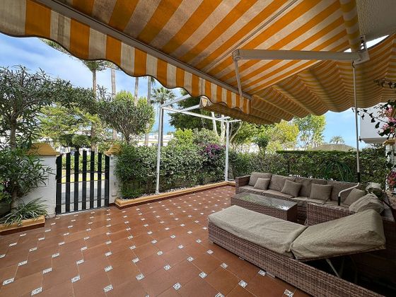 Foto 1 de Alquiler de casa adosada en urbanización Marbellamar de 5 habitaciones con terraza y piscina