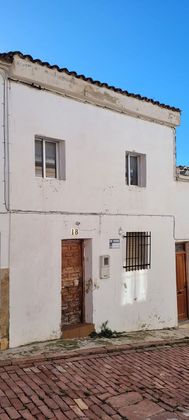 Foto 1 de Casa adossada en venda a calle Nueva de 5 habitacions amb balcó
