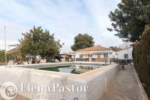 Foto 1 de Chalet en venta en Casco Antiguo de 3 habitaciones con terraza y piscina