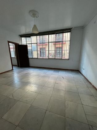 Foto 1 de Venta de piso en calle Carlos Cañal de 5 habitaciones con ascensor