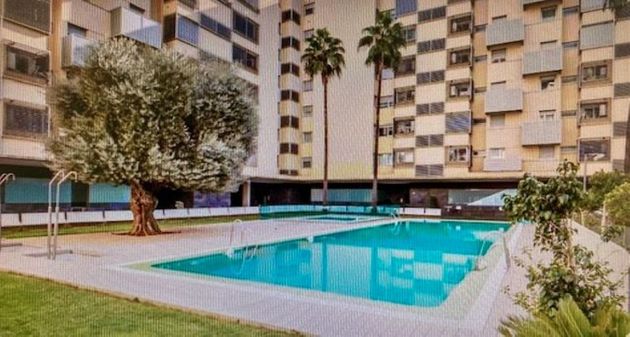 Foto 1 de Piso en venta en Parque María Luisa - Huerta de la Salud - Giralda Sur de 2 habitaciones con piscina y garaje