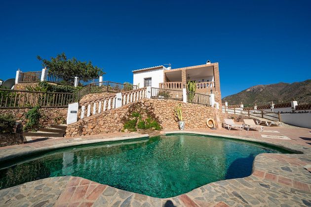 Foto 1 de Casa rural en venda a Frigiliana de 3 habitacions amb terrassa i piscina