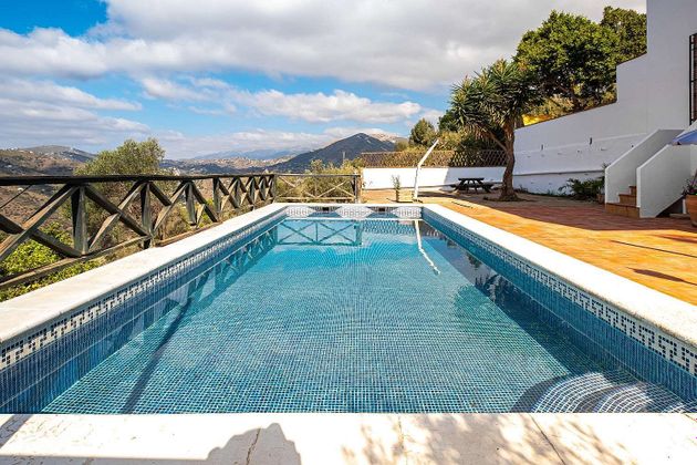 Foto 1 de Casa rural en venta en Frigiliana de 4 habitaciones con terraza y piscina
