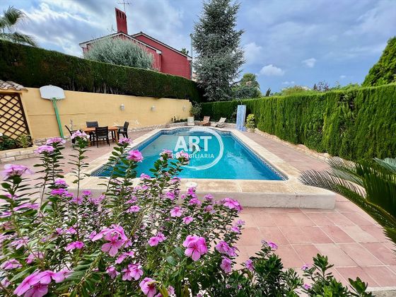 Foto 2 de Chalet en venta en San Antonio de Benagéber de 4 habitaciones con terraza y piscina