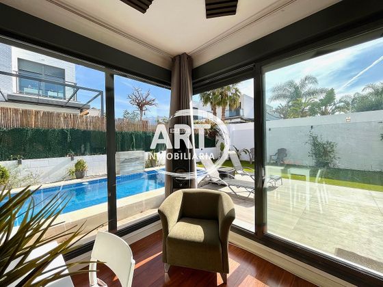Foto 2 de Venta de casa en calle Del Rio Duero de 4 habitaciones con terraza y piscina