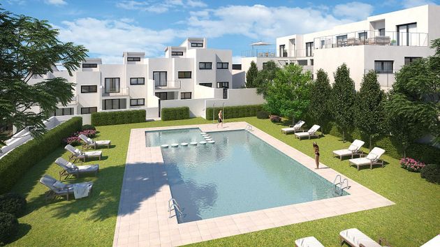 Foto 2 de Casa en venta en urbanización Corral Nou de 4 habitaciones con terraza y piscina