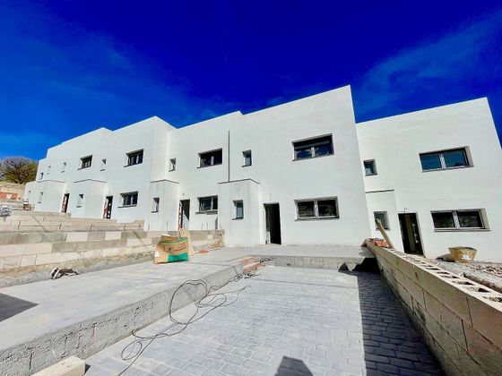 Foto 1 de Casa en venta en urbanización Corral Nou de 4 habitaciones con terraza y piscina
