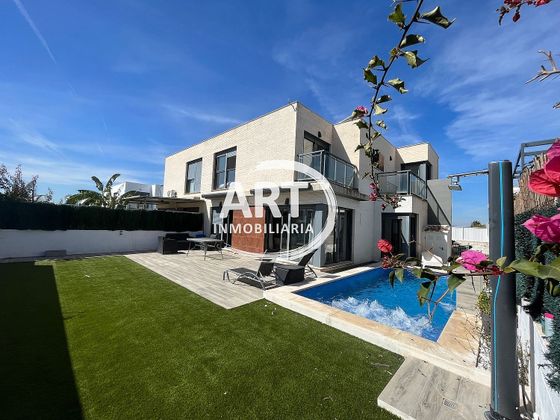 Foto 1 de Alquiler de casa en calle Del Rio Duero de 4 habitaciones con terraza y piscina