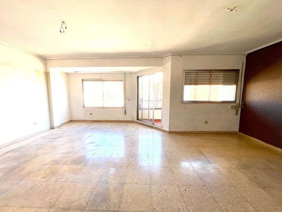 Foto 2 de Pis en venda a La Vega Baixa de 4 habitacions amb terrassa i balcó