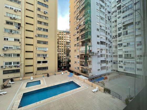 Foto 1 de Pis en lloguer a Jaume Roig de 3 habitacions amb piscina i aire acondicionat