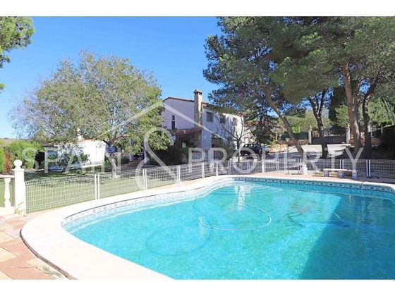 Foto 1 de Venta de chalet en Monserrat de 6 habitaciones con terraza y piscina