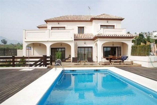 Foto 2 de Chalet en venta en Zona de Seghers de 4 habitaciones con terraza y piscina
