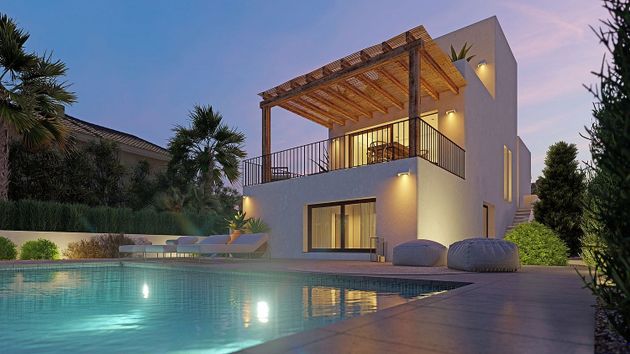 Foto 1 de Xalet en venda a Oliva Playa de 5 habitacions amb terrassa i piscina