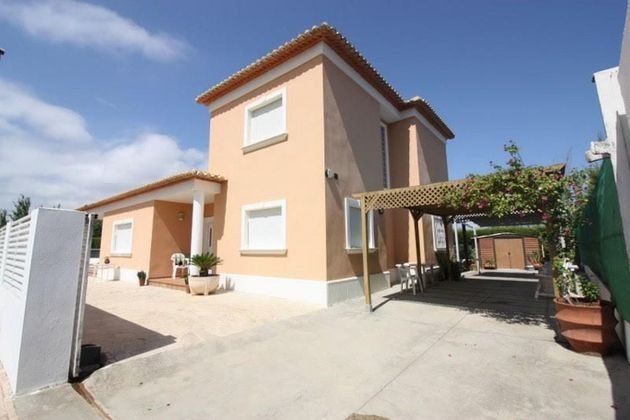 Foto 2 de Casa en venda a Oliva Nova de 3 habitacions amb terrassa i piscina