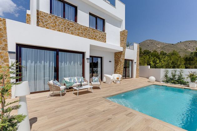 Foto 1 de Chalet en venta en Oliva Playa de 3 habitaciones con piscina y jardín