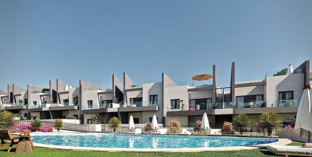 Foto 1 de Àtic en venda a San Miguel de Salinas de 3 habitacions amb terrassa i piscina