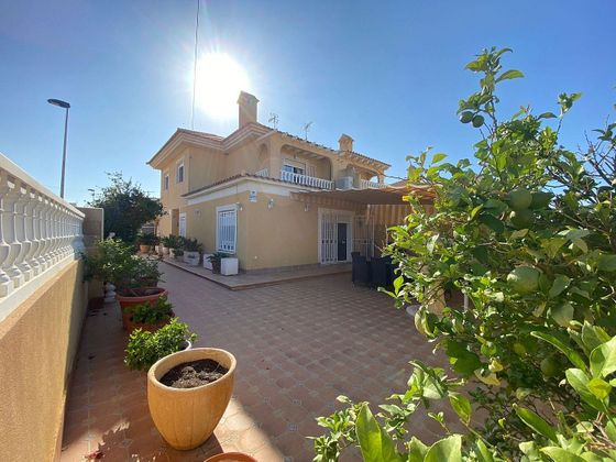 Foto 1 de Chalet en venta en Puerto de Mazarrón de 4 habitaciones con terraza y piscina