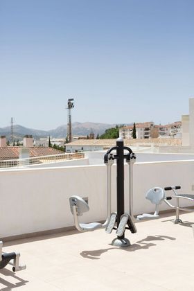 Foto 2 de Piso en alquiler en calle Pintor Jesús González de la Torre de 3 habitaciones con terraza y piscina