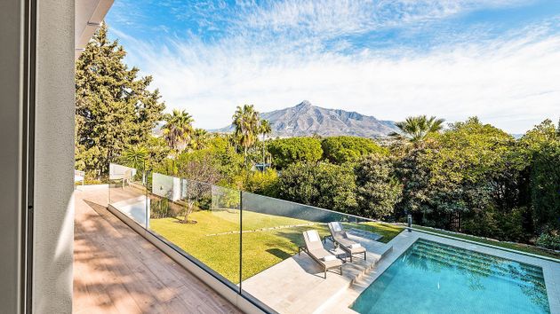 Foto 1 de Casa adossada en venda a calle De Escorial de 3 habitacions amb terrassa i piscina
