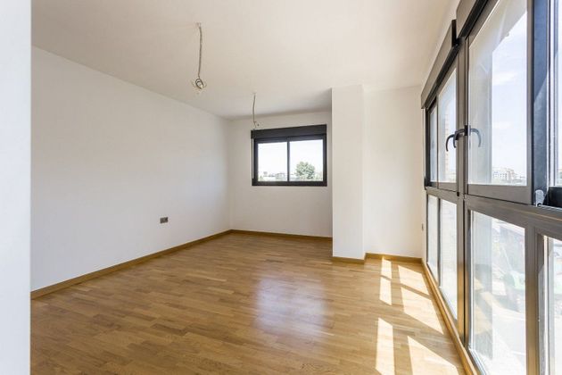 Foto 1 de Venta de piso en Juan Carlos I de 4 habitaciones con terraza y aire acondicionado