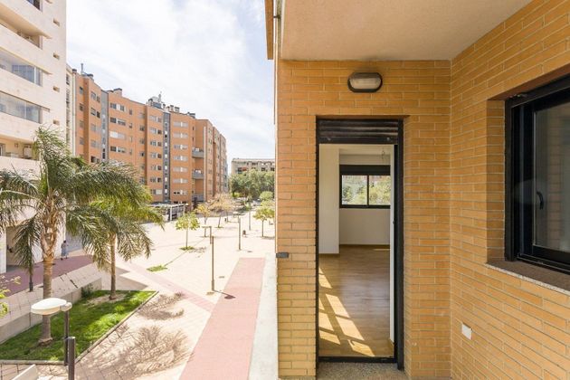 Foto 1 de Venta de piso en Juan Carlos I de 4 habitaciones con terraza y aire acondicionado